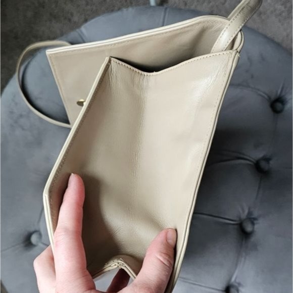 Adolfo tan leather shoulder purse - like new condition - Picture 5 of 12